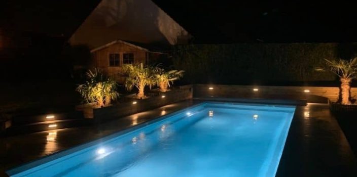 Installer des lumières sous-marines pour les piscines--