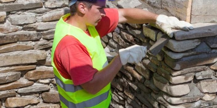 Construire un mur en pierre : tout ce que vous devez savoir avant de commencer