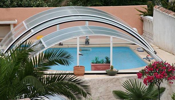 Les étapes essentielles pour réussir la construction d’un abri de piscine